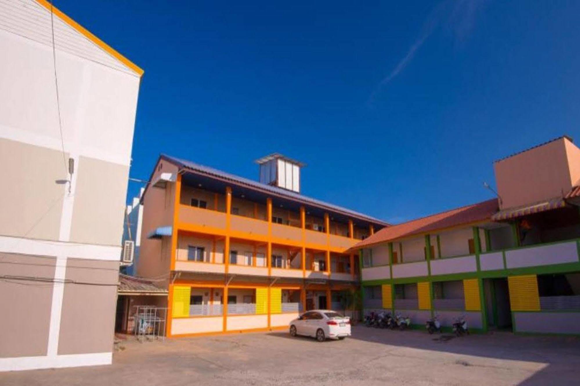 S1 City Hotel Buriram Kültér fotó